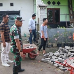 Dansatgas TMMD Sidoarjo saat melakukan peninjauan di Desa Penambangan, Kecamatan Balongbendo. Foto: Ist