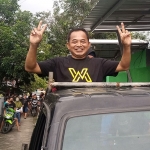 Calon Kepala Desa Mejayan, Gunawan Wibisono, saat diarak warga.