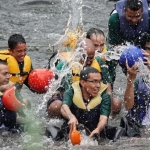 Habib Mahdi saat menjajal arung jeram di Kecamatan Tiris,  Kabupaten Probolinggo. foto: ist