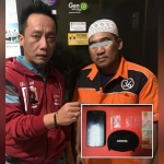 Tersangka diamankan di Mapolres Tanjung Perak. Inset, barang bukti yang diamankan.