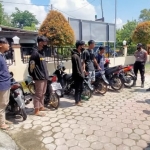 Rasia balap liar dipimpin langsung oleh Kapolsek Pademawu berhasil mengamankan 6 sepeda motor.