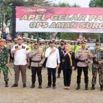 Kapolres Madiun Kota foto bersama usai menjadi pembina Apel Gelar Pasukan Operasi Aman Suro 2022.