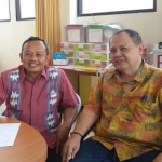 Humas  RSUD Bangil dr Ghazali, dan Wakil Direktur RSUD Bangil dr Jundi Agustoro Sp.