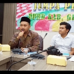 Ketua DPRD Gresik Fandi Akhmad Yani bersama sejumlah pimpinan AKD ketika memberikan keterangan pers. foto: SYUHUD/ BANGSAONLINE