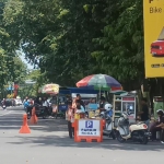 Salah satu sudut Alun-Alun Kota Probolinggo yang belum steril dari PKL.