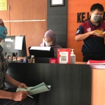 Perwakilan warga Desa Kepanjen saat mendatangi Kantor Kejaksaan Negeri (Kejari) Jember.