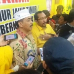 Dr. Syafiin mendaftar sebagai kontestan Pilgub Jawa Timur dari Partai Golkar. foto: DIDI ROSADI/ BANGSAONLINE