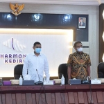 Dari kiri: Ketua TP PKK Kota Kediri Ferry Silviana Abu Bakar, Wali Kota Kediri Abdullah Abu Bakar, Ketua DPRD Kota Kediri Gus Sunoto, dan Sekretaris Daerah Kota Kediri Bagus Alit. (foto: ist)