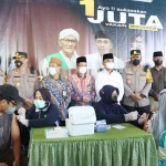 Pelaksanaan 1 juta vaksin booster di Masjid Al Maghfiroh, Desa Wunut, Porong, Sidoarjo, Jumat (22/4/2022).