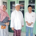 Ning Lia mendatangi kediaman KH Mustofa bin Mustofa, Pengasuh Ponpes Roudlotul Mustofa Desa Tambak, Kecamatan Lekok, Kabupaten Pasuruan, Kamis (17/3/2022).