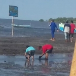 Obyek wisata Pantai Bahak di Kecamatan Tongas, Kabupaten Probolinggo.