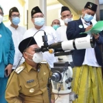 Bupati Gus Yani bersama Wabup Bu Min saat mengikuti rukyat penentu awal Ramadan 1442 H di Bukit Condrodipo waktu lalu. (foto: SYUHUD/ BANGSAONLINE)