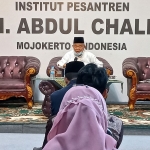 Kiai Asep Saifuddin Chalim menyambut kunjungan Komisi E DPRD Jatim.