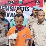 Konferensi pers terkait ungkap kasus penusukan di Surabaya.