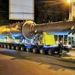 Multi Axle Truck yang mengangkut Selexol Proyek Gas J-TB saat ini standby di Gresik.