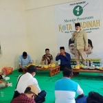  Calon Wali Kota (Cawali) Pasuruan Saifullah Yusuf saat mendengar keluhan penghuni Rusunawa Tambaan.