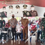 Sebanyak 40 penyandang disabilitas ikuti vaksinasi massal di gerai vaksin yang disediakan oleh Polres Ngawi.