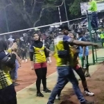 Suasana final yang ricuh dalam turnamen Dandim Cup 2022 di Pamekasan.