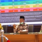 Bupati Fadeli saat konferensi pers.