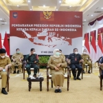 Forkopimda Jatim saat megikuti zoom meeting bersama Presiden RI.