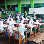 Kelas darurat di MIN Gedog Kota Blitar. foto: AKINA/ BANGSAONLINE