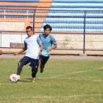 Sesi latihan perdana Persela di Stadion Surajaya.