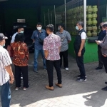 
Tim Pengendali Inflasi Daerah (TPID) saat melakukan sidak disalah satu agen elpiji. (Ist).