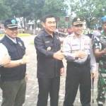 Wali Kota Malang M Anton, Dandim 0833-BJ Kota Malang Letkol. Arm, Aprianko S, Kapolres Malang Kota AKBP Singgamata, Kepala BNN Kota Malang AKBP Hendri Budiman, usai apel bersama di Alun-alun Merdeka. foto: iwan irawan/ BANGSAONLINE