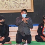 Wali Kota Kediri Abdullah Abu Bakar (tengah) saat memberi sambutan dalam acara Gelar Sesaji Bumi Kediri dan Gelar Budaya Usada Nagari. Foto: Ist.