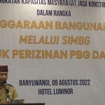 Kepala Bidang Penataan Ruang Dinas PUCKPP Banyuwangi, Bayu Hadiyanto, saat memberi sambutan dalam sosialisasi Penyelenggaraan Bangunan Gedung.