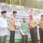 Baznas Jatim bekerja sama dengan Baznas Trenggalek dan Kwarcab Pramuka Trenggalek menggelar Bedah Rumah dan pemberian bantuan modal bagi warga Desa Mlinjon, Kecamatan Karangan, Kabupaten Trenggalek.