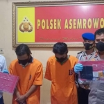 Tersangka S dan W saat dirilis di Mapolsek Asemrowo.