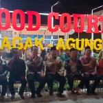 Para pejabat Pemkab Gresik dan Pemprov Jatim saat launching Desa Cagak Agung jadi percontohan desa berdaya. Foto: Ist