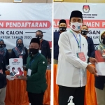 Paslon Niat dan QA saat mendaftar di KPU Gresik. (foto: SYUHUD/ BANGSAONLINE)