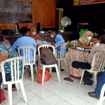 Suasana ketika tim dari Inspektorat Sumenep menggelar giat pembinaan tertib Administrasi di Kecamatan Bluto.