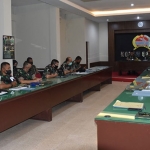 Suasana saat sidang Pankar UKP di ruang Data Makorem 084/BJ.