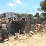 Proyek pembangunan jembatan Cinandang