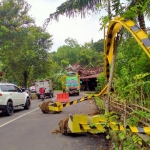 Inilah portal yang dibangun Dinas PUPR yang saat ini kondisinya mengganggu pengguna jalan karena roboh usai ditabrak truk.