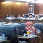 PARIPURNA JAWABAN: Suasana Rapat Paripurna Penyampaian Jawaban Bupati atas Pandangan Fraksi DPRD Sidoarjo terhadap draf RPJMD Sidoarjo 2016-2021, di Gedung DPRD, Selasa (19/7). foto: MUSTAIN/ BANGSAONLINE