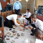 Dari 13 kamar yang digeledah, petugas menemukan sejumlah barang yang 