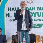 Rais Aam PBNU KH Miftachul Akhyar saat memberi tausyiah di Haul Buyut H. Noloyudho Desa Sumberrejo Kecamatan Manyar. Foto: Ist.