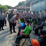 Polres Probolinggo kembali menyalurkan bantuan sosial (bansos) untuk masyarakat terdampak PPKM darurat. (foto: ist)