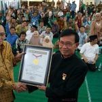 Penyerahan rekor Muri di lantai 3 gedung KH. M. Yusuf Hasyim pesantren Tebuireng Jombang.