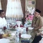 Pj Bupati Bangkalan, Arief Moelia Edie, saat bertemu Menkopolhukam, Mahfud MD.