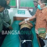 Betulkan Alat Semprot, Warga Desa Ngompro Tewas Tersengat Listrik. foto: ZAINAL ABIDIN/ BANGSAONLINE
 Hapus