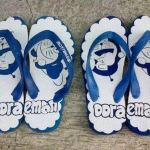 Salah satu contoh hasil karya seni ukirnya di sandal jepit.