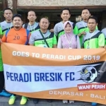 Tim futsal DPC Peradi Gresik ketika tiba di Bali. foto: SYUHUD/ BANGSAONLINE