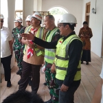 Danpussenarm saat melihat bangunan benteng pendem. Foto : ist.