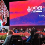 Menkominfo, Johnny G Plate, saat menyambut kedatangan delegasi DEWG G20.