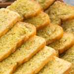 Cara Buat Korean Garlic Bread Mudah Tanpa Oven, Cukup Pakai Roti Tawar. Foto: Ist